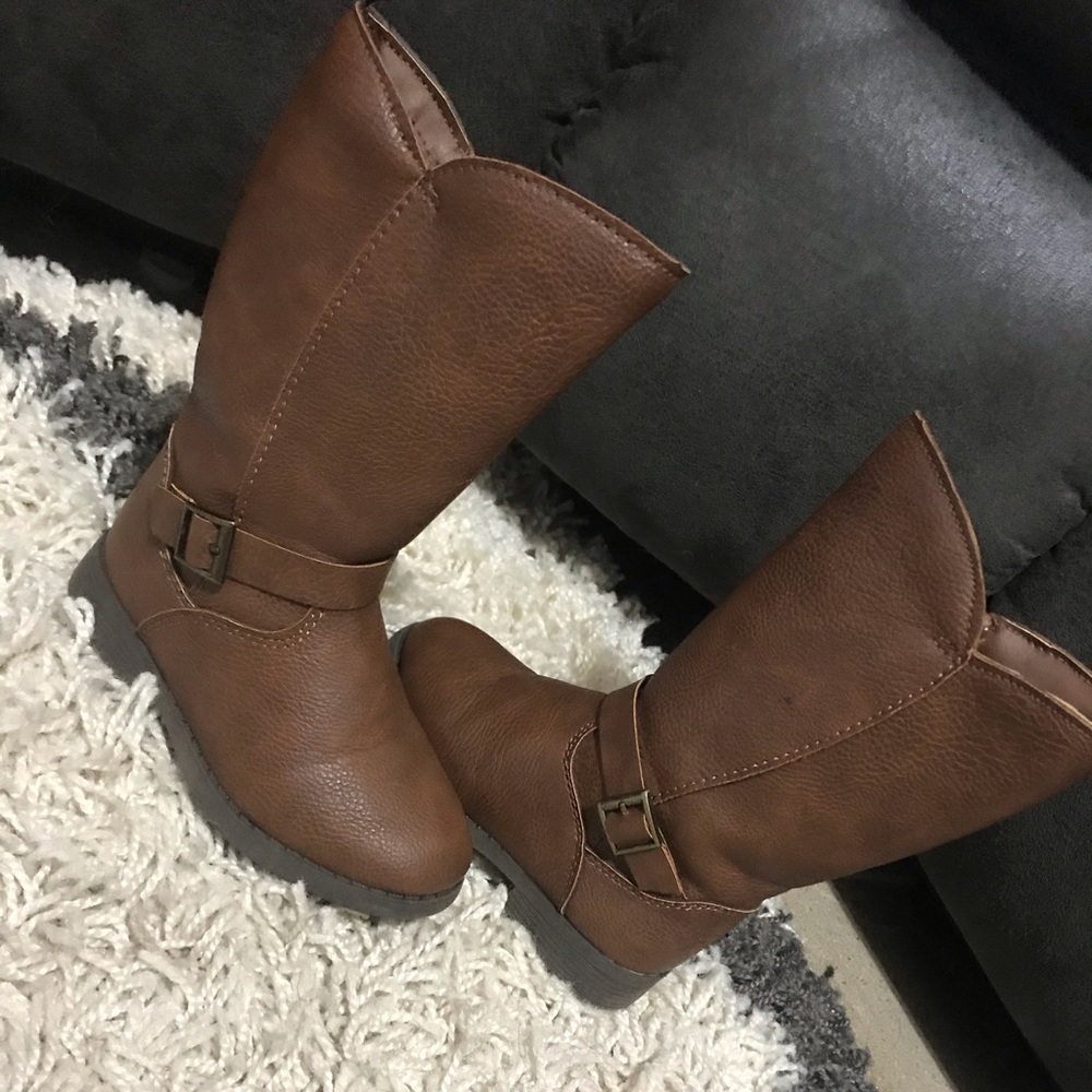 Toddler Gurl brown boots s:8